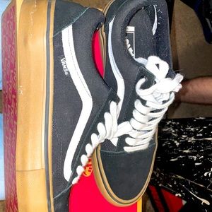 Men’s Vans Black/White Gum-bottoms Size: 9